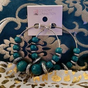 Gorgeous earrings. Silver tone with natural beads.